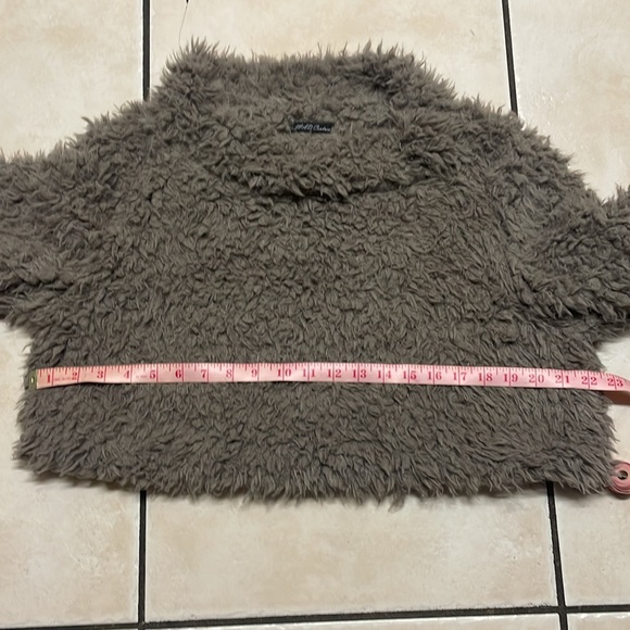 Sweaters - Picture 3 of 6